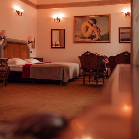 Hotel Ambasada Boleslawiec โบเลสวาเวียส ภายนอก รูปภาพ