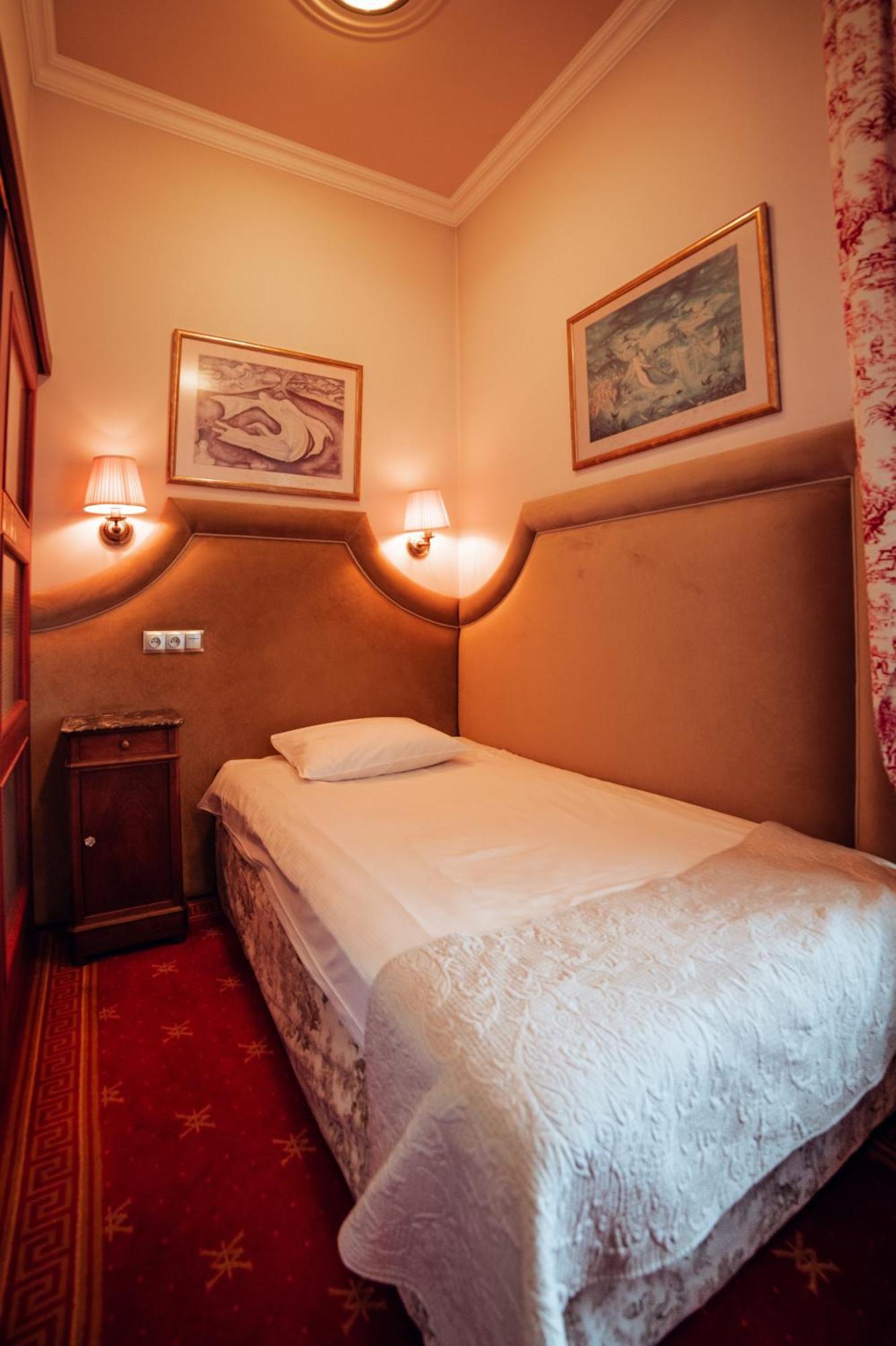Hotel Ambasada Boleslawiec โบเลสวาเวียส ภายนอก รูปภาพ