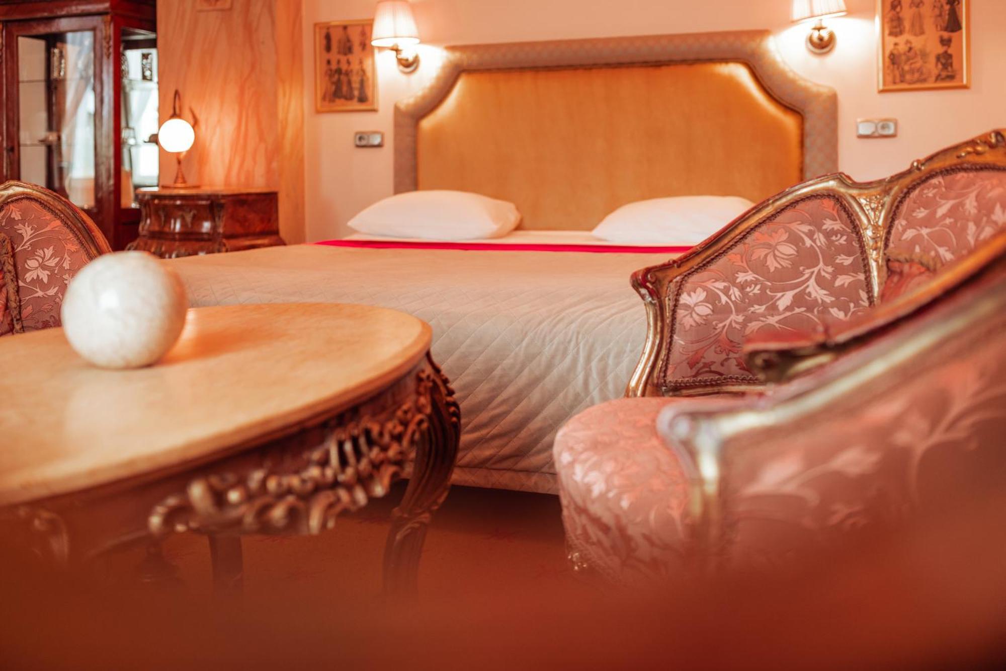 Hotel Ambasada Boleslawiec โบเลสวาเวียส ภายนอก รูปภาพ