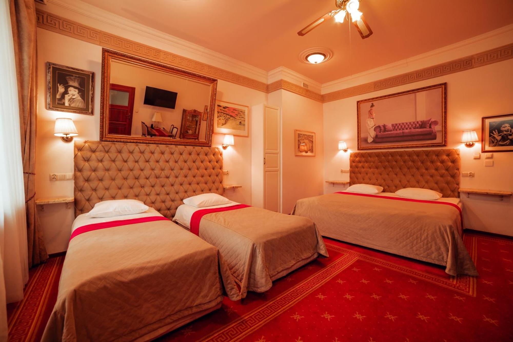 Hotel Ambasada Boleslawiec โบเลสวาเวียส ภายนอก รูปภาพ