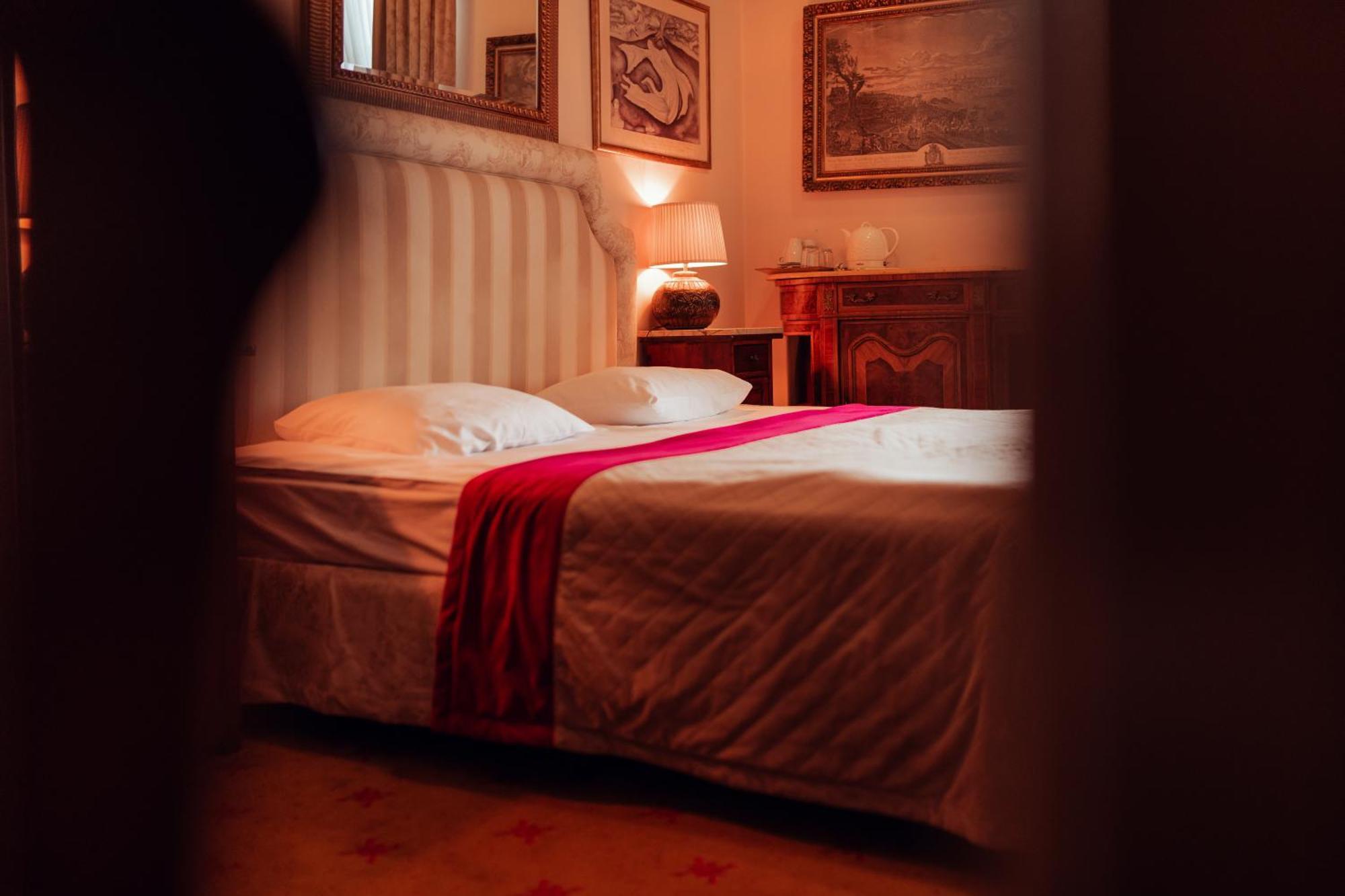 Hotel Ambasada Boleslawiec โบเลสวาเวียส ภายนอก รูปภาพ
