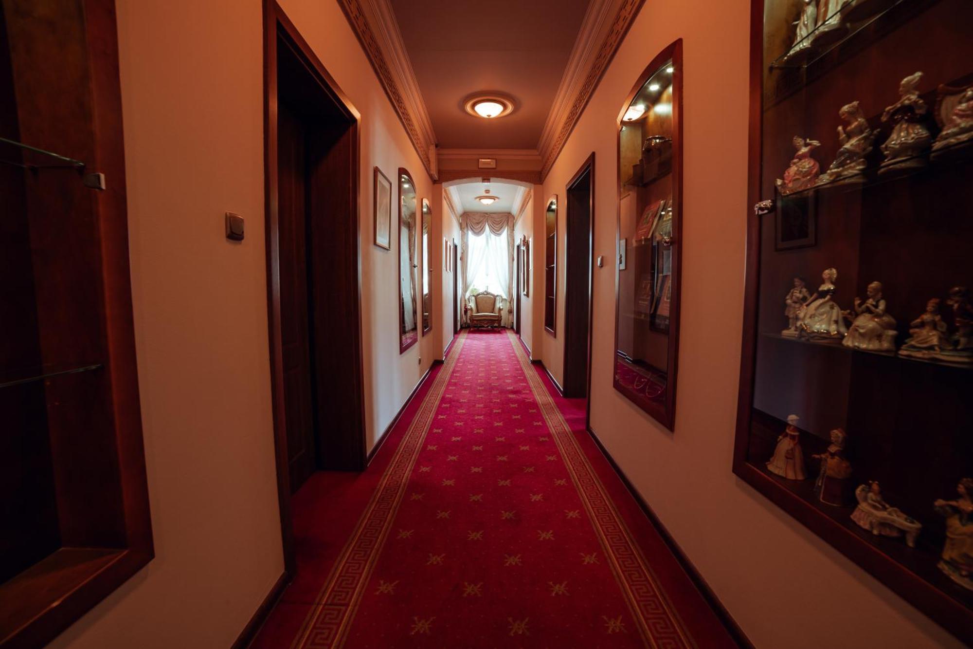 Hotel Ambasada Boleslawiec โบเลสวาเวียส ภายนอก รูปภาพ