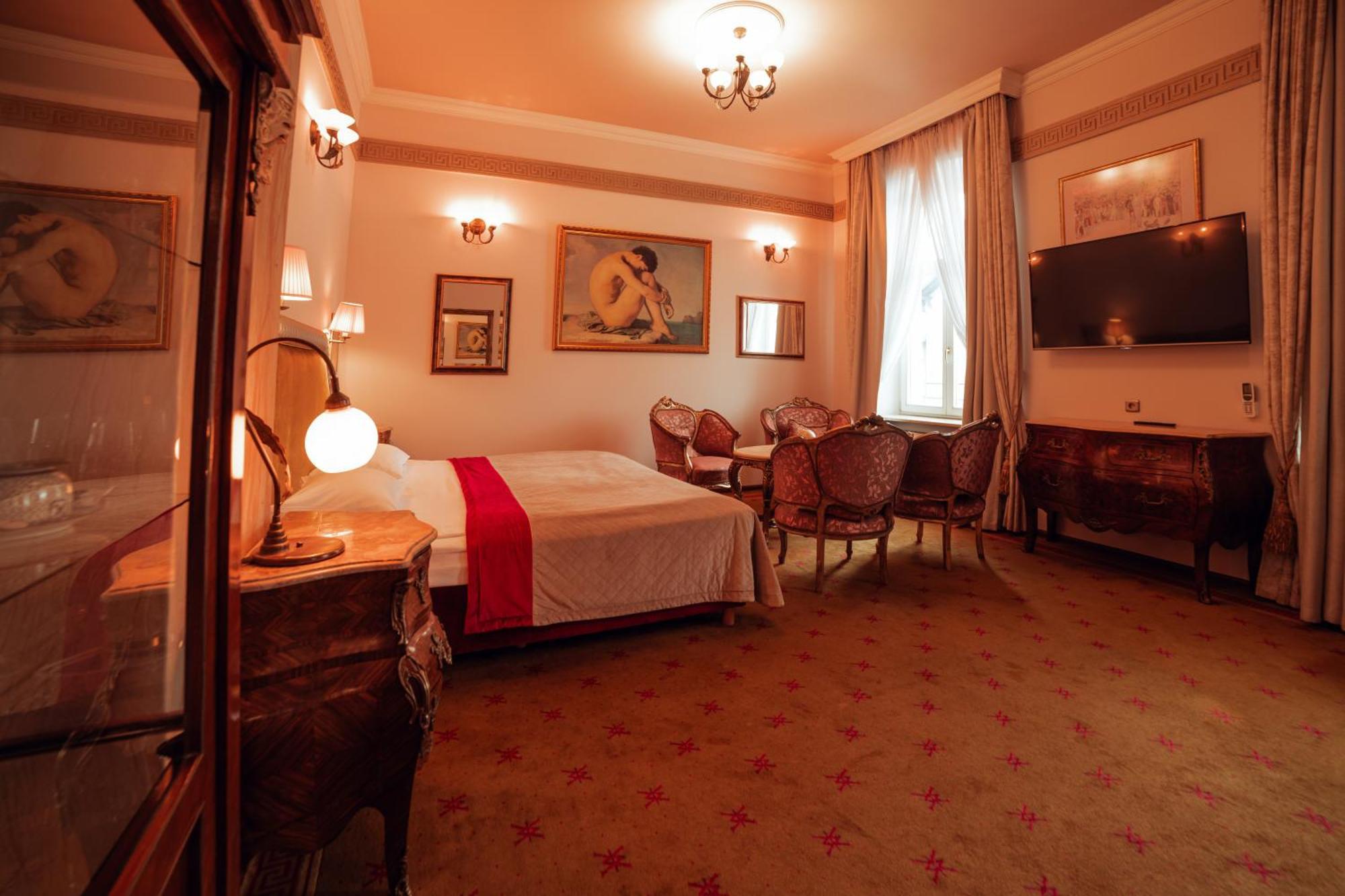 Hotel Ambasada Boleslawiec โบเลสวาเวียส ภายนอก รูปภาพ