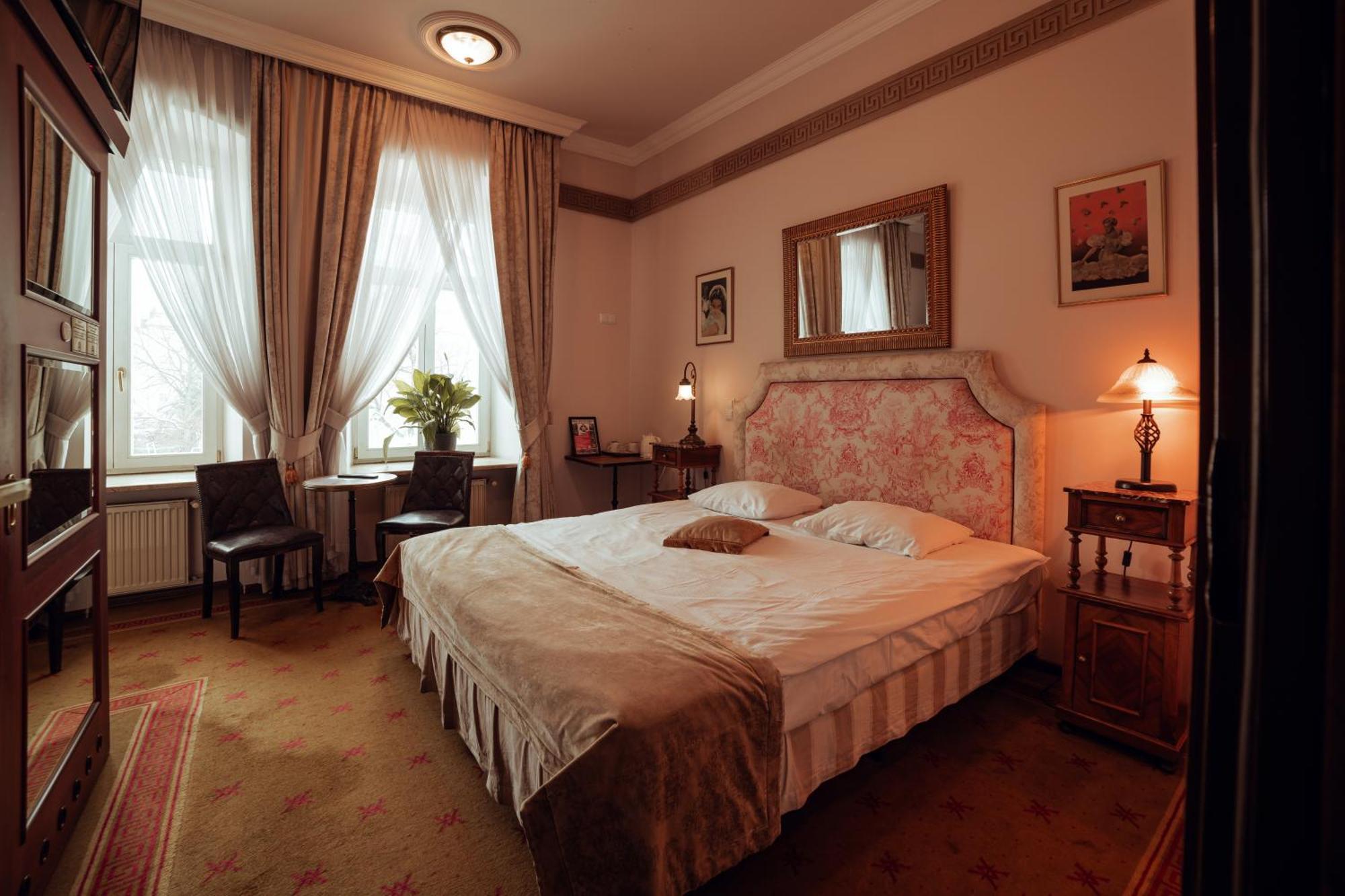 Hotel Ambasada Boleslawiec โบเลสวาเวียส ภายนอก รูปภาพ