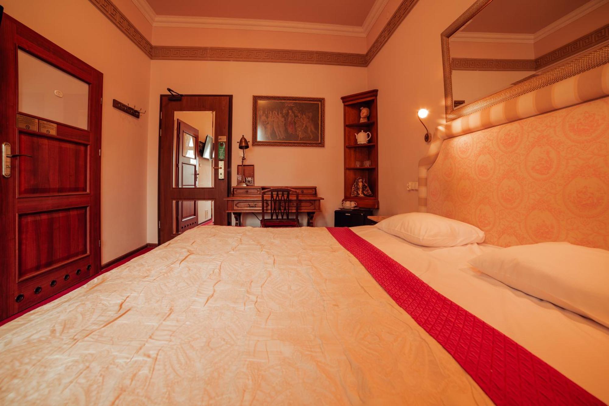 Hotel Ambasada Boleslawiec โบเลสวาเวียส ภายนอก รูปภาพ
