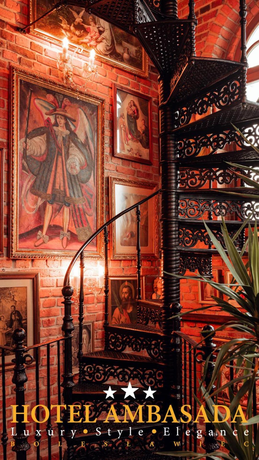 Hotel Ambasada Boleslawiec โบเลสวาเวียส ภายนอก รูปภาพ