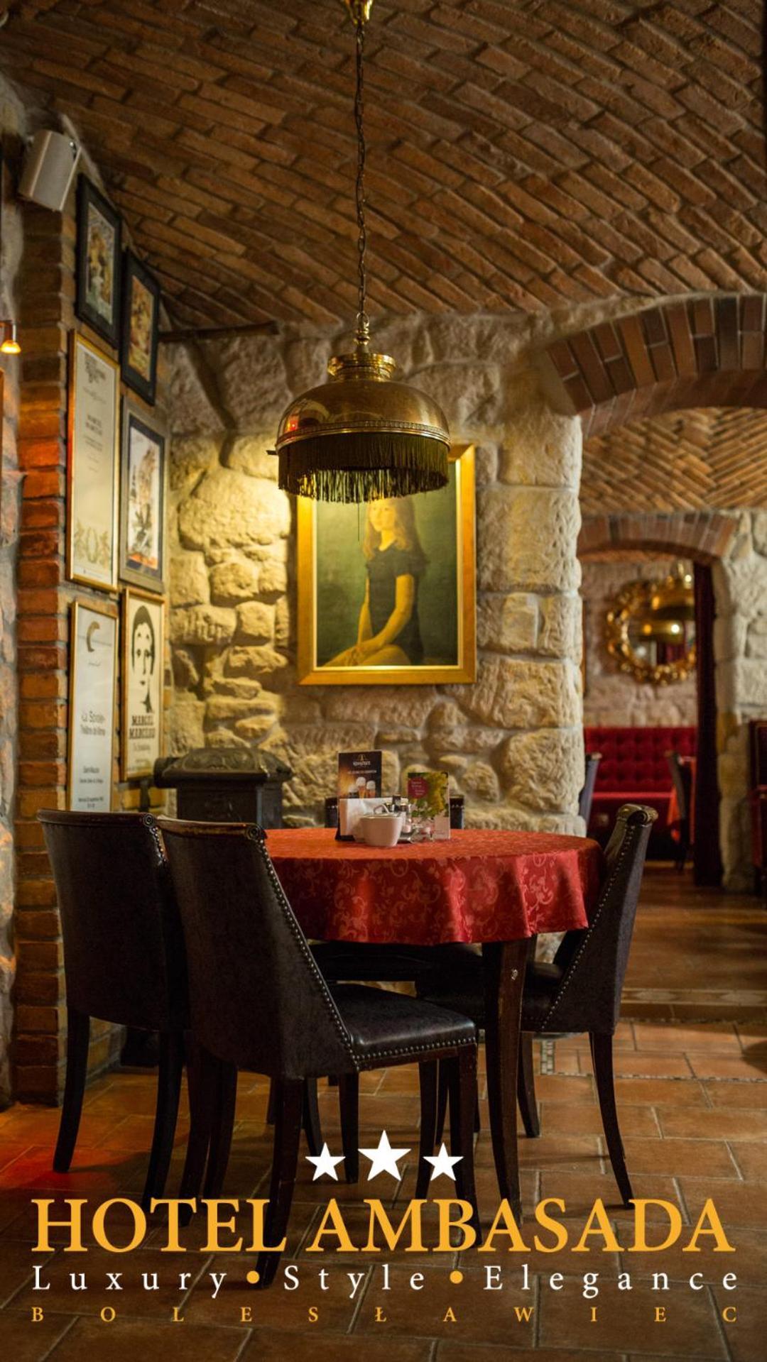 Hotel Ambasada Boleslawiec โบเลสวาเวียส ภายนอก รูปภาพ