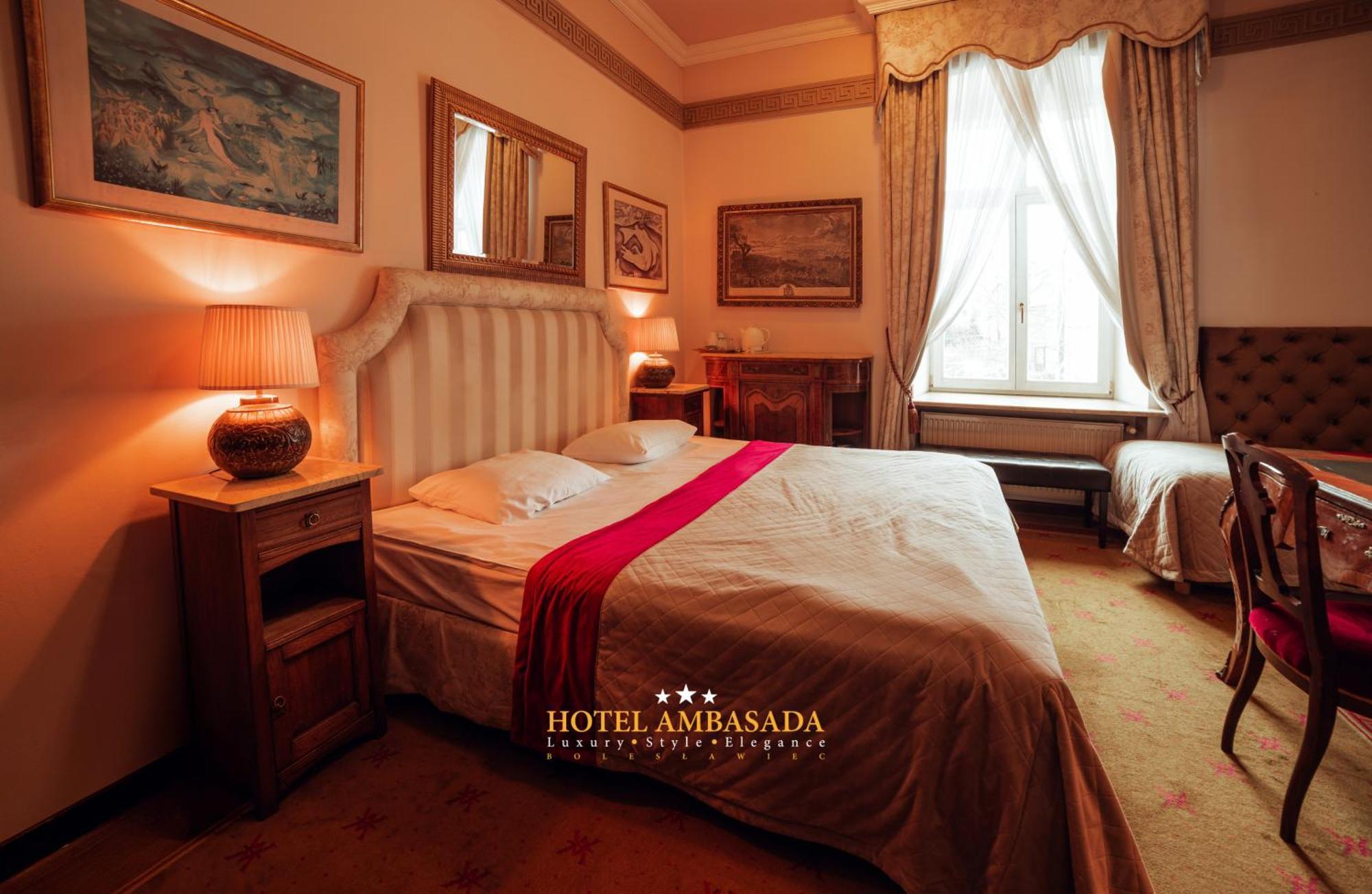 Hotel Ambasada Boleslawiec โบเลสวาเวียส ภายนอก รูปภาพ