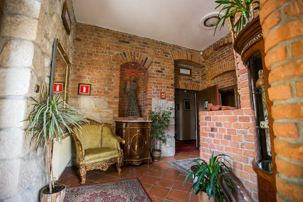 Hotel Ambasada Boleslawiec โบเลสวาเวียส ภายนอก รูปภาพ