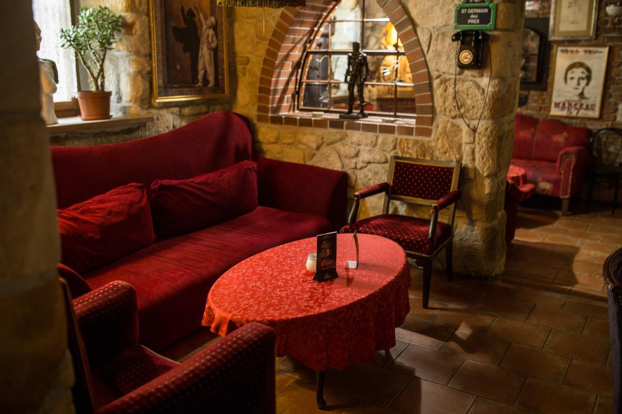 Hotel Ambasada Boleslawiec โบเลสวาเวียส ภายนอก รูปภาพ